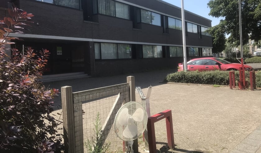 Het voormalige belastingkantoor in de Gildenwijk