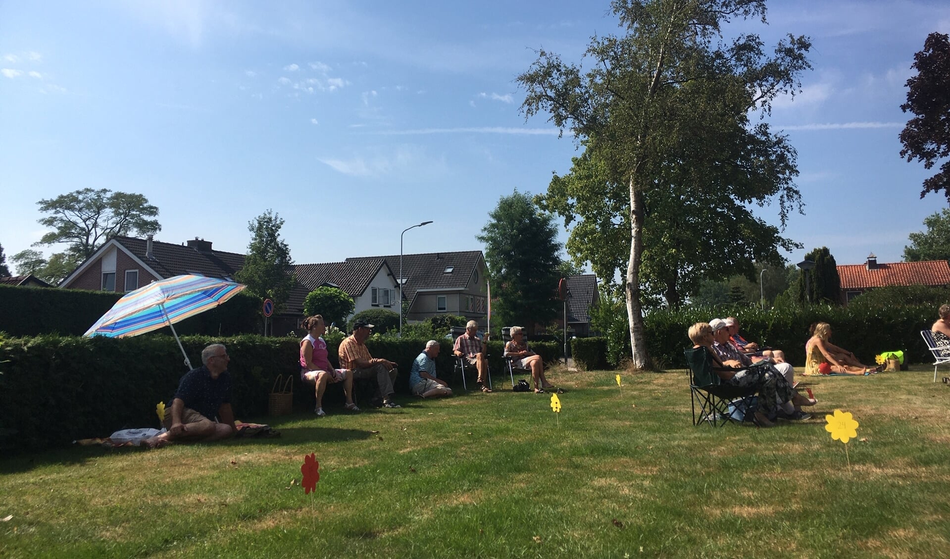 Kerkelijke picknick Emmaüskerk zondag in een zonnig Barneveld.
