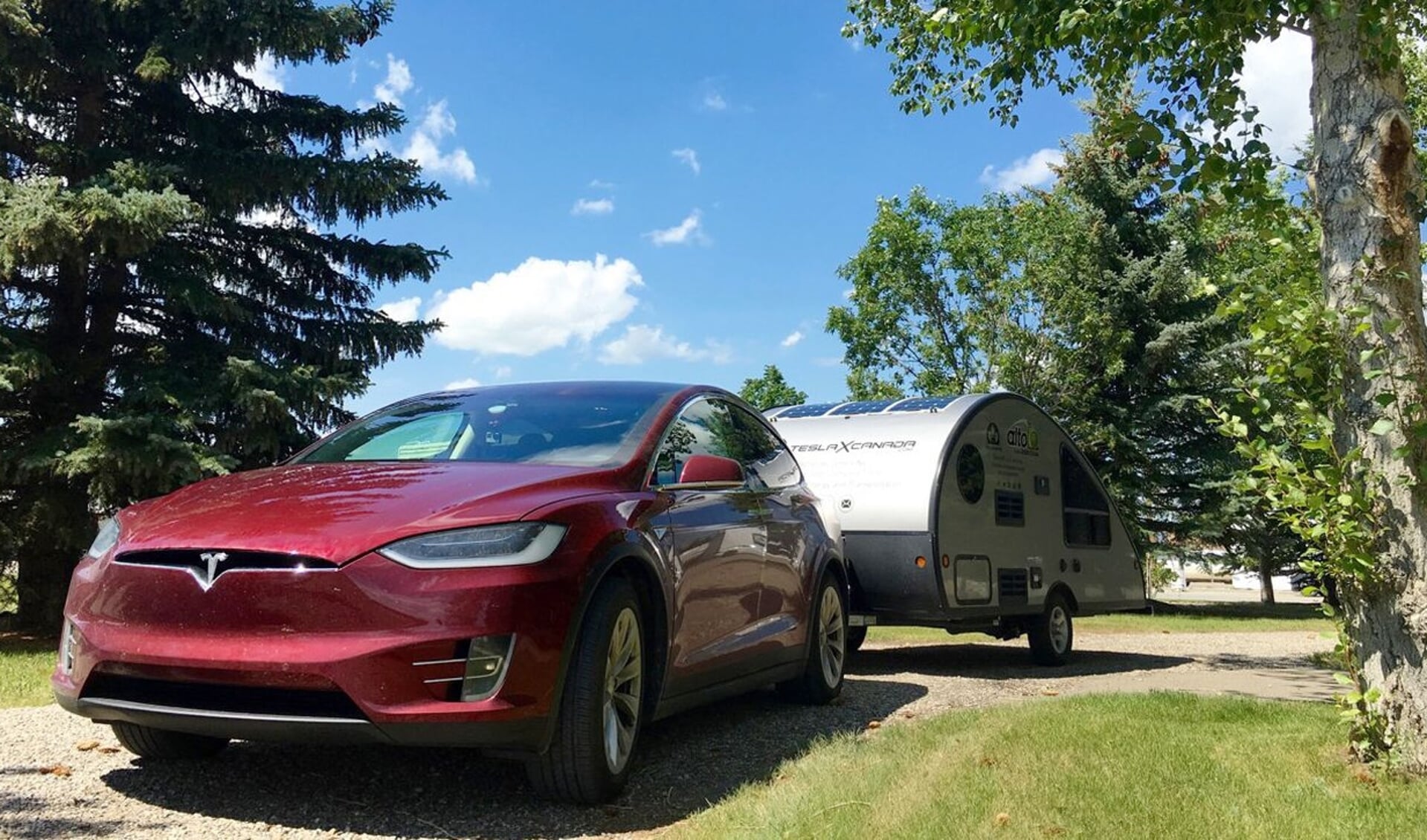 Tesla Model X op Camping