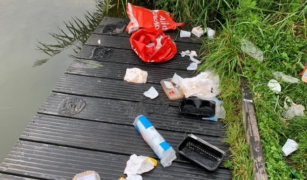 <p>Deze zooi trof Madeleine aan donderdagochtend</p>