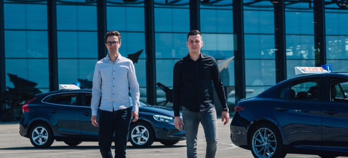vlnr: Casper Loef (eigenaar van Rijschool Loef en instructeur) en Robert Beukens, instructeur en franchisenemer van Rijschool Loef