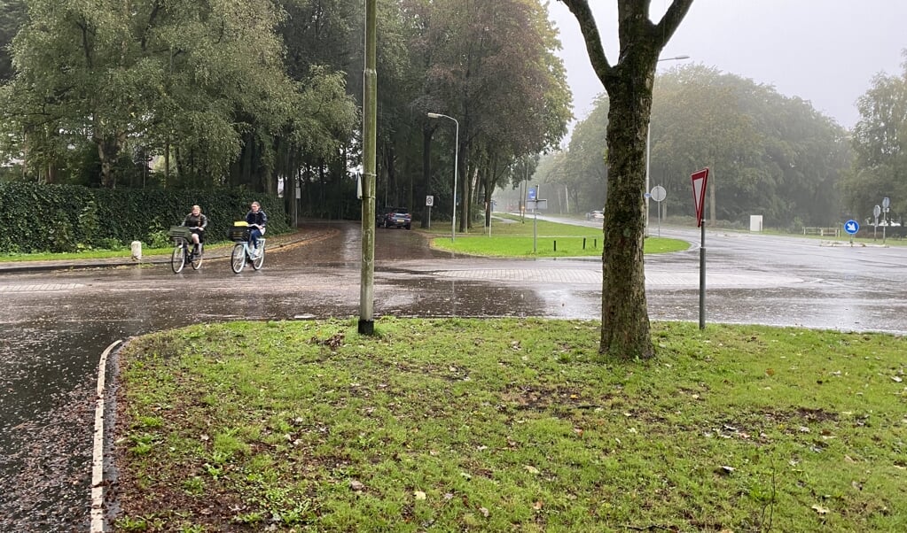 Provincie Gelderland verplaatst en verbreedt de fietsoversteek op het kruispunt van de N798-Hoofdstraat Putten