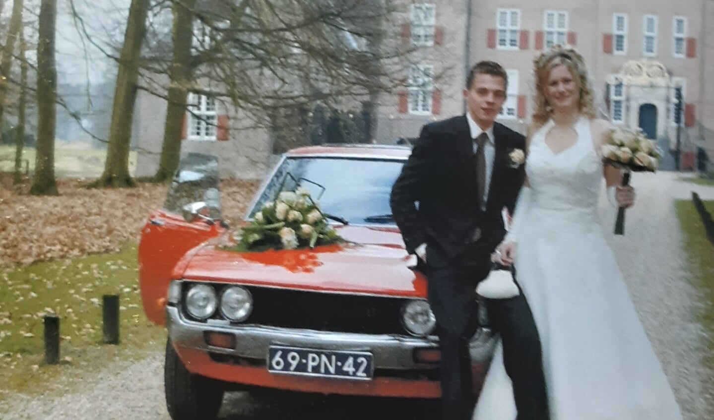 Oedie Steenbeek stapte op 19 maart 2009 in het huwelijksbootje met Aart van de Heg. 