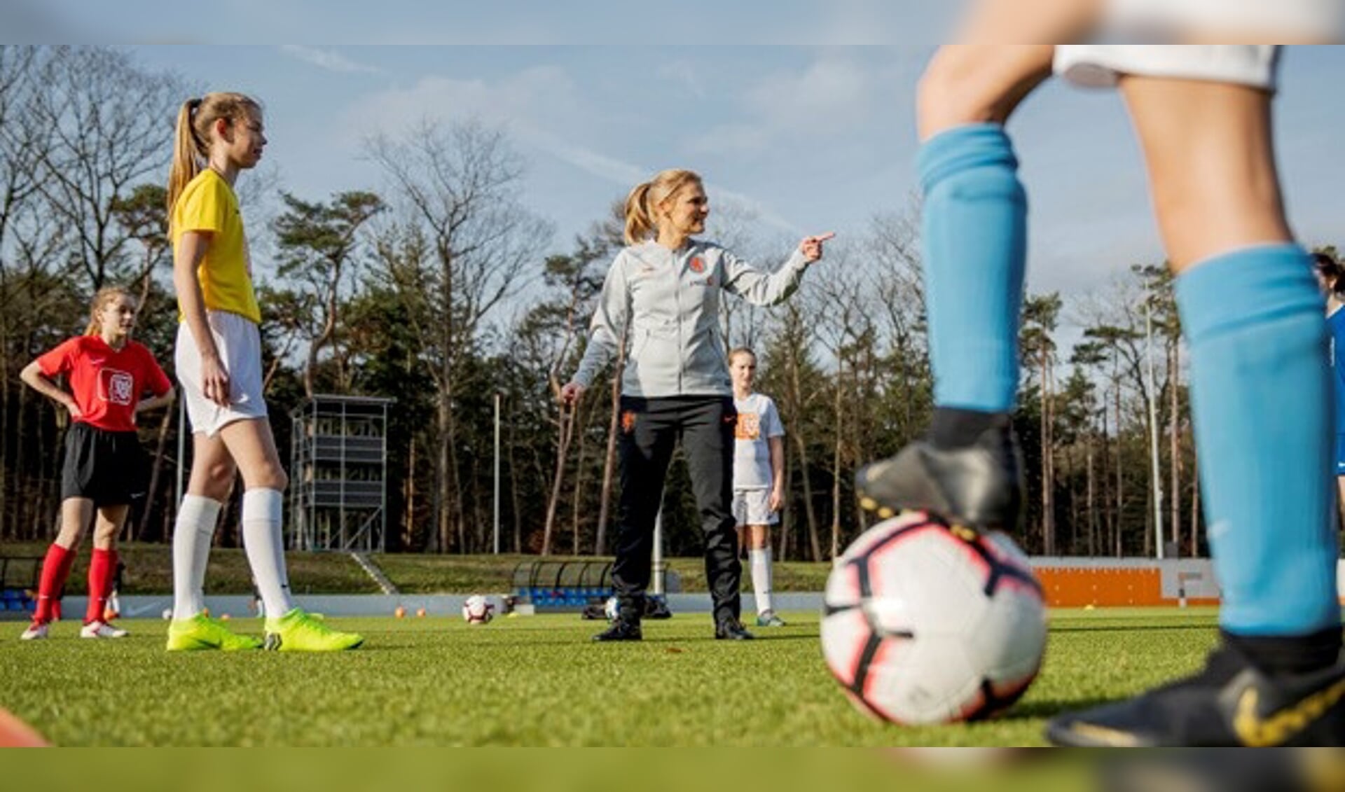 Sarina Wiegman, bondscoach van de Oranje Leeuwinnen, en sinds 14 februari ambassadeur van het meiden- en vrouwenvoetbal.