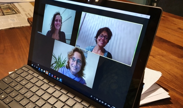 <p>Deze drie vrouwen vormen het CJG team: linksboven Linde Remmelink , rechtsboven Dorine van der Varst en onder Jacqueline Vanhouten</p>