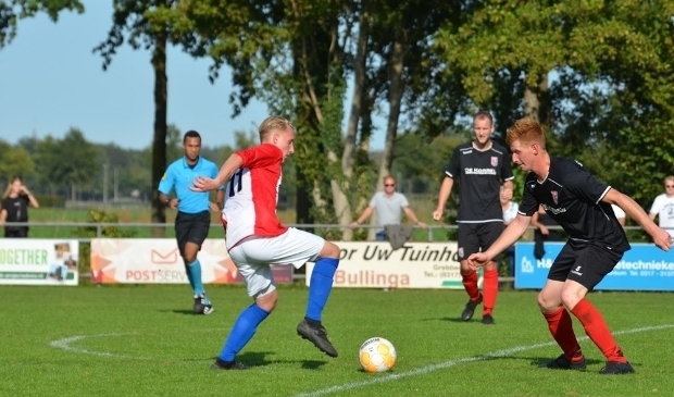<p>Spelmoment uit de wedstrijd: ONA '53 en Terschuurse Boys. Na een 0-0 ruststand, besliste de thuisclub het duel uiteindelijk in de tweede helft. Het werd in Wageningen 2-0.</p>