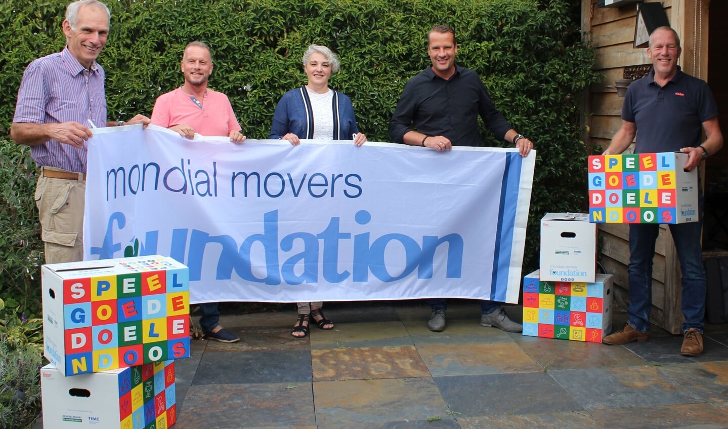 Het team van de Mondial Movers Foundation.