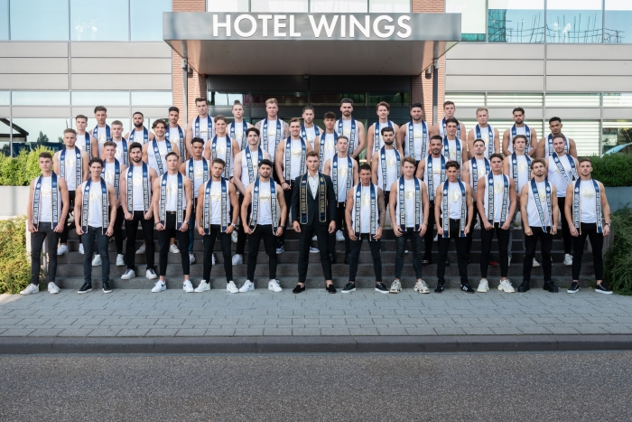 Paul Luzineau met de finalisten van Misters of The Netherlands 2020