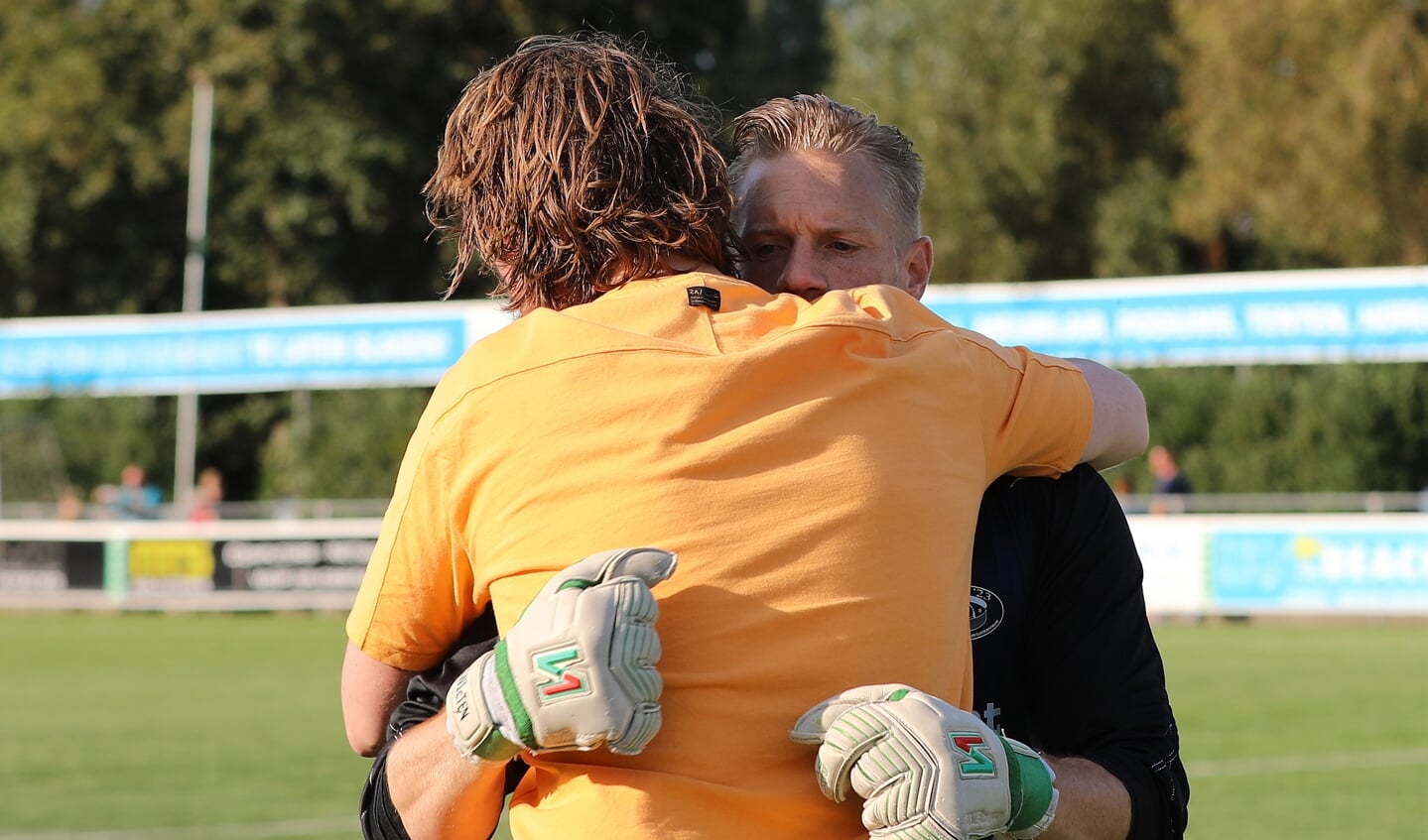 Keeper Mike van Zwieten en Ivo Leliveld.