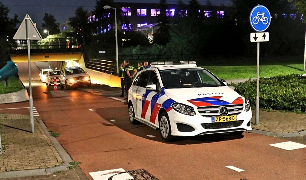 Politie-inzet in de omgeving van het fietstunneltje bij De Meerwaarde in Barneveld.