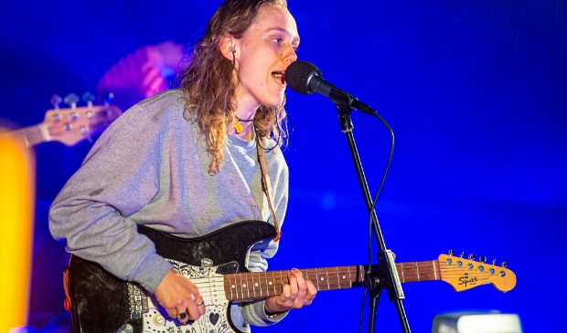 Rease show van Amersfoortse band Bricked Out in openluchttheater bij bosbad