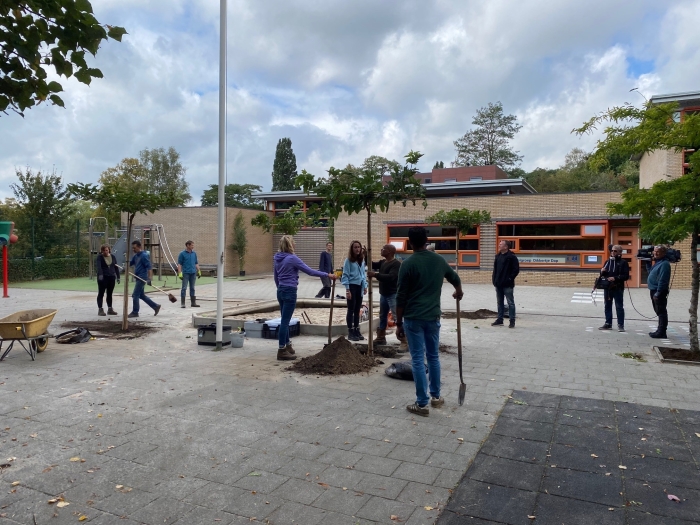 Schoolplein Valkenheuvel groener maken.