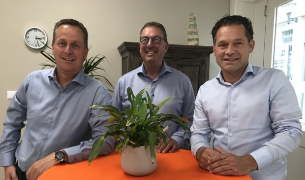 <p>Gert de Boon, Geertjan Evers en Cees van Dis</p><p>Hypotheekshop Gorinchem</p><p>www.hypotheekshop.nl/gorinchem </p><p>0183 – 89 30 10</p><p>gorinchem1295@hypotheekshop.nl</p>