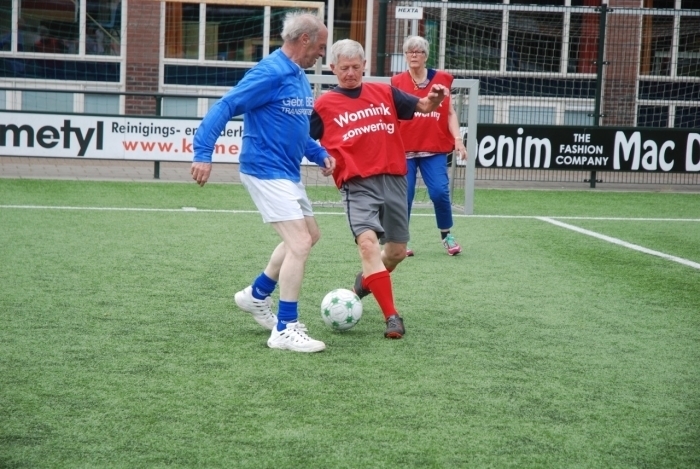 Walking Football voor iedereen die nog een balletje wil trappen