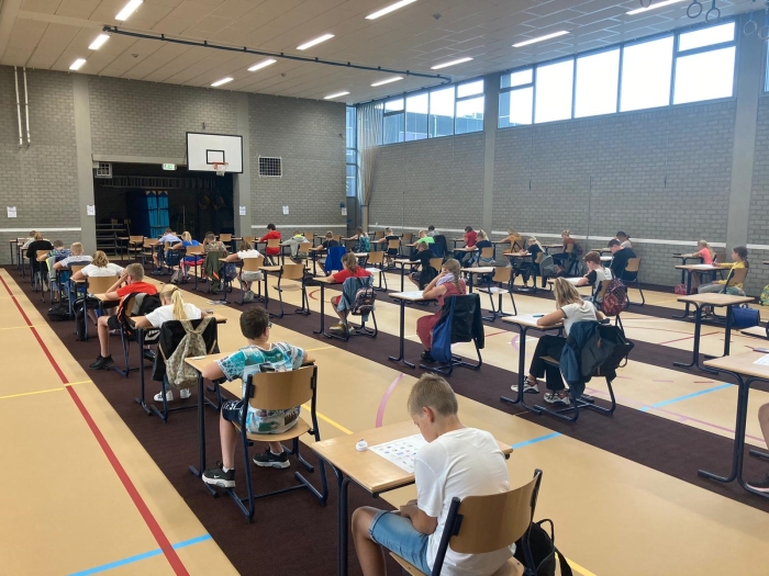 Groep 8 doet examen in de gymzaal