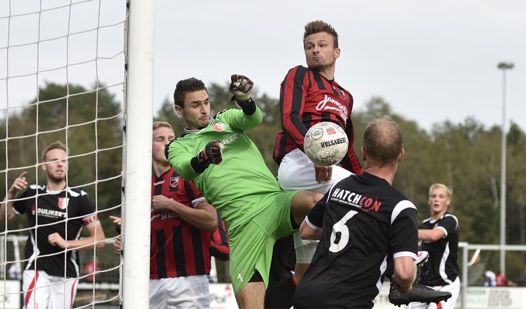 Voetbal: Derby Stroe - Rood Wit