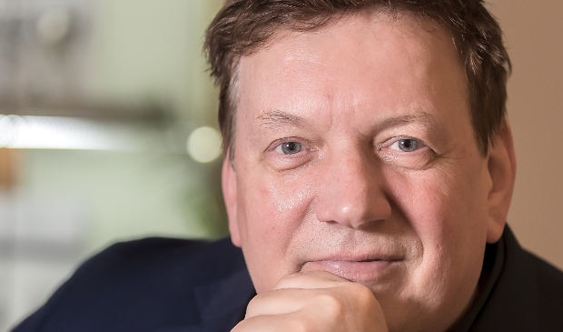 <p>André Erken van de Goudpoort is een van de bekendste juweliers van Ede</p>
