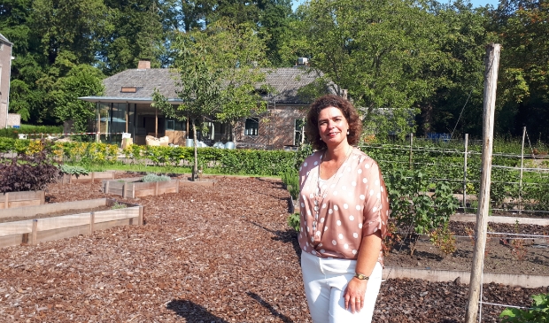 Anita Bos kijkt uit naar de opening van de bistro in de boerderij.