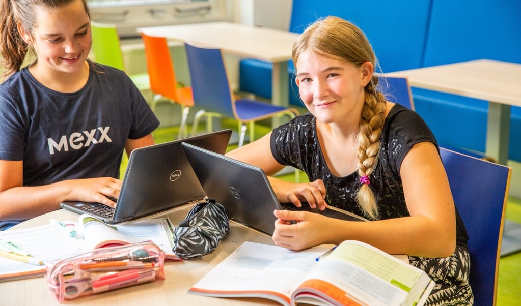 Leerlingen Uilenhof kunnen dankzij eigen laptop te allen tijde de lessen volgen.
