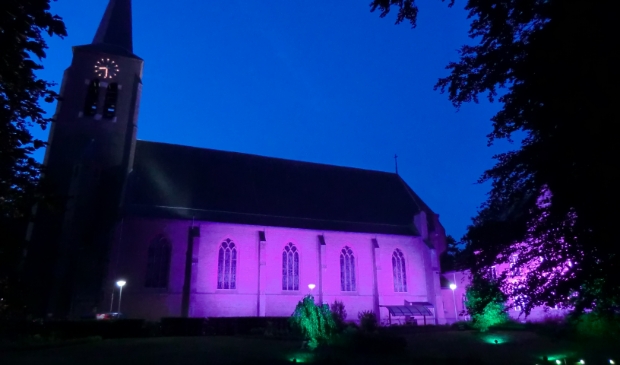 De Sint Martinuskerk gehuld in sfeervolle verlichting