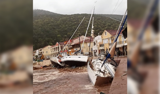<p>Het strand van Agia Efimia </p>