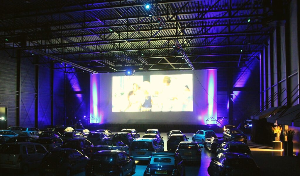 De drive-in bioscoop in de Midden Nederland Hallen in Barneveld.
