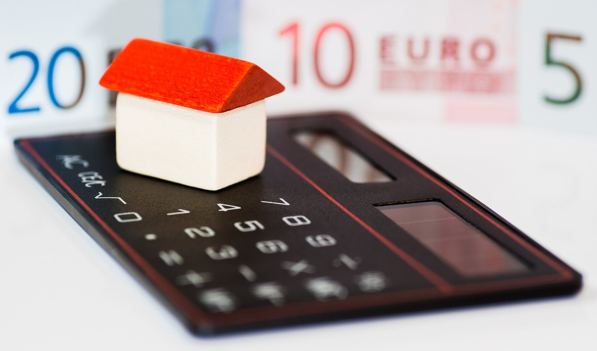 Huiseigenaren in Amersfoort zijn dit jaar gemiddeld in totaal 936,59 euro kwijt aan woonlasten. Vorig jaar was dit 882,81 euro.