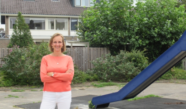 <p>Reina Dijksterhuis: 'Heb oog voor elkaar, in de buurt, op het plein. Kijk naar elkaar om.'</p>