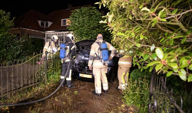 <p>De brandweer kwam afgelopen nacht in actie voor de autobrand.</p>
