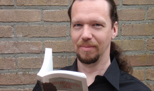 <p>M.P.O. Books schrijft Houtense regiothriller</p>