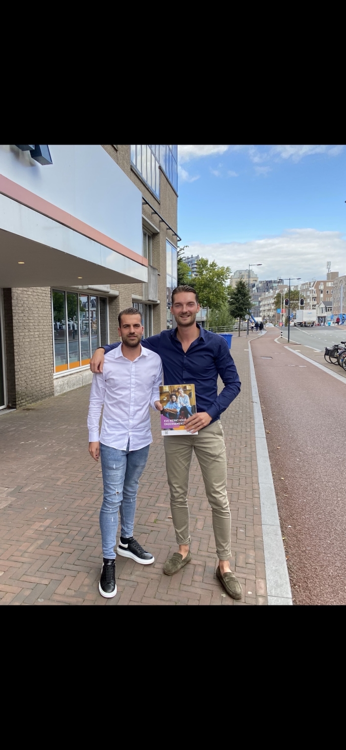Tim Lodder (links) Rick Vd Kant (rechts) 10sep officieel van start gegaan en ingeschreven bij de KVK