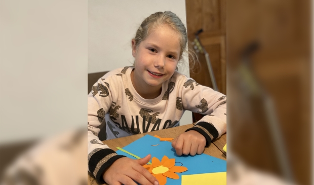 <p>Aimee is altijd bezig met knutselen en tekenen.</p>