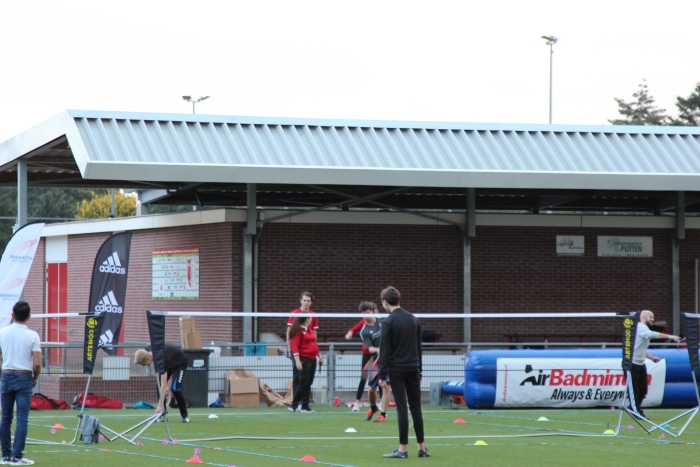 Airbadminton op de velden van Roodwit