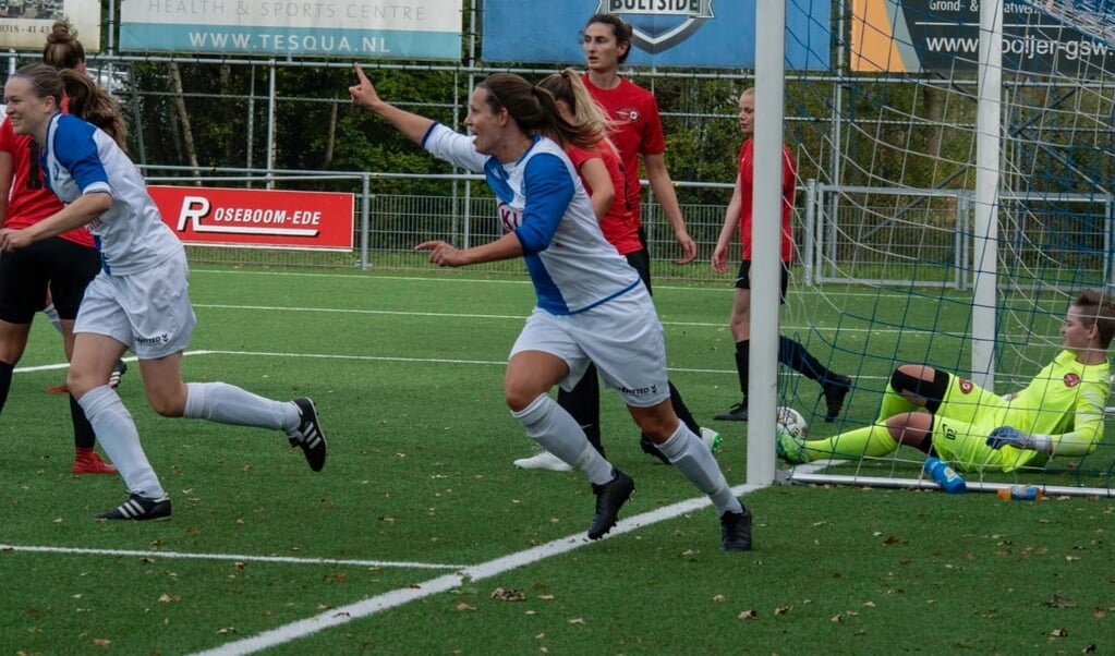 Daphne van Kruistum maakte 2 doelpunten.