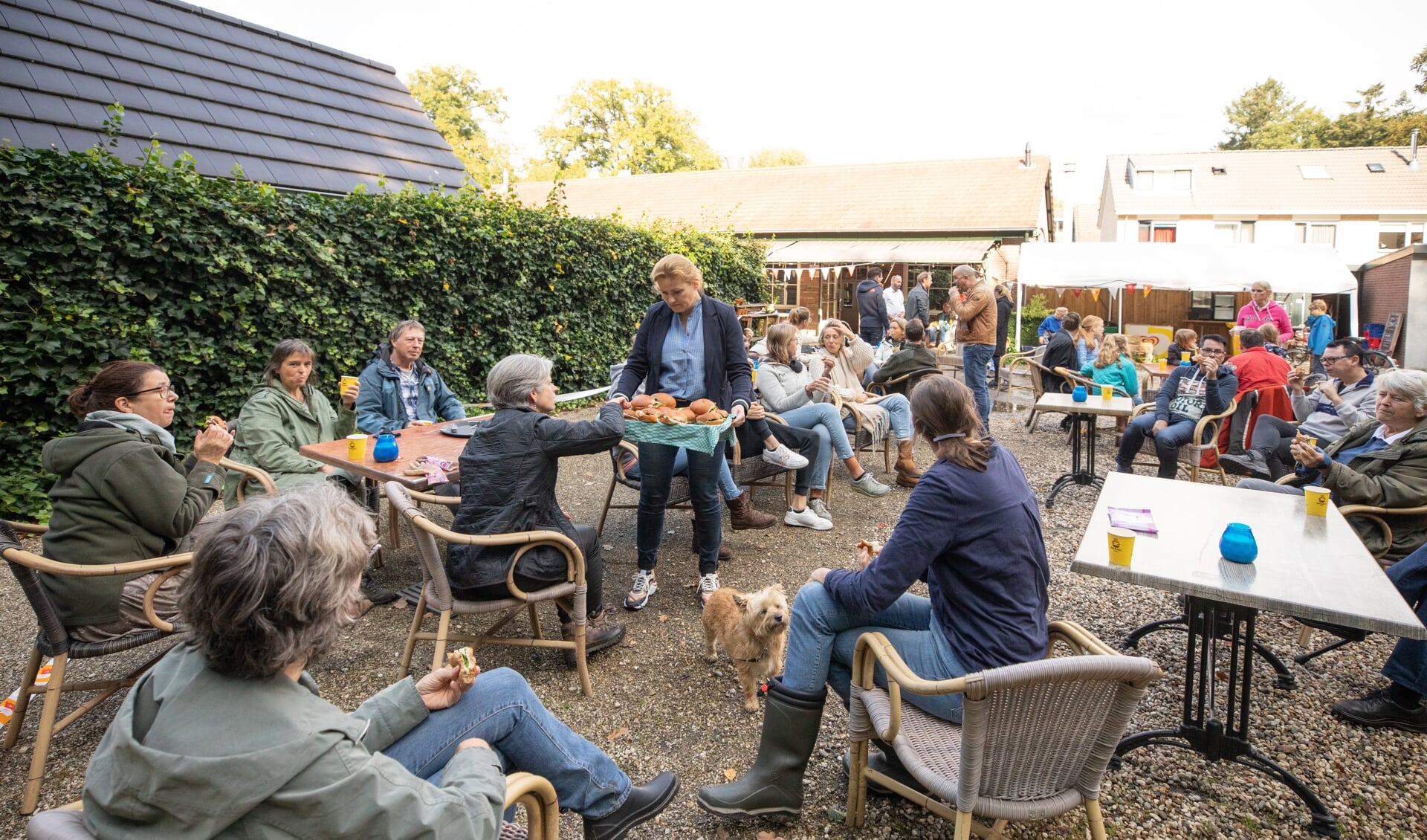 Vorig jaar ruimden inwoners van Lage Vuursche samen zwerfafval op.