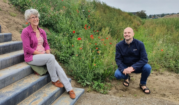Jacqueline en Jacco bij een nieuw stukje Vijfwal in de Kiem