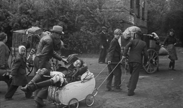 Gewond, op weg naar huis, Berlijn, mei 1945.