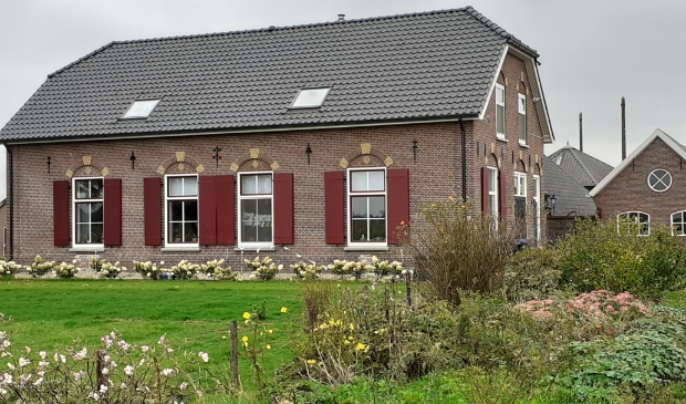<p>De tweede bedrijfswoning in het pand is illegaal, aldus de Raad van State. Toch mag hij van de gemeente voorlopig blijven bestaan.</p>