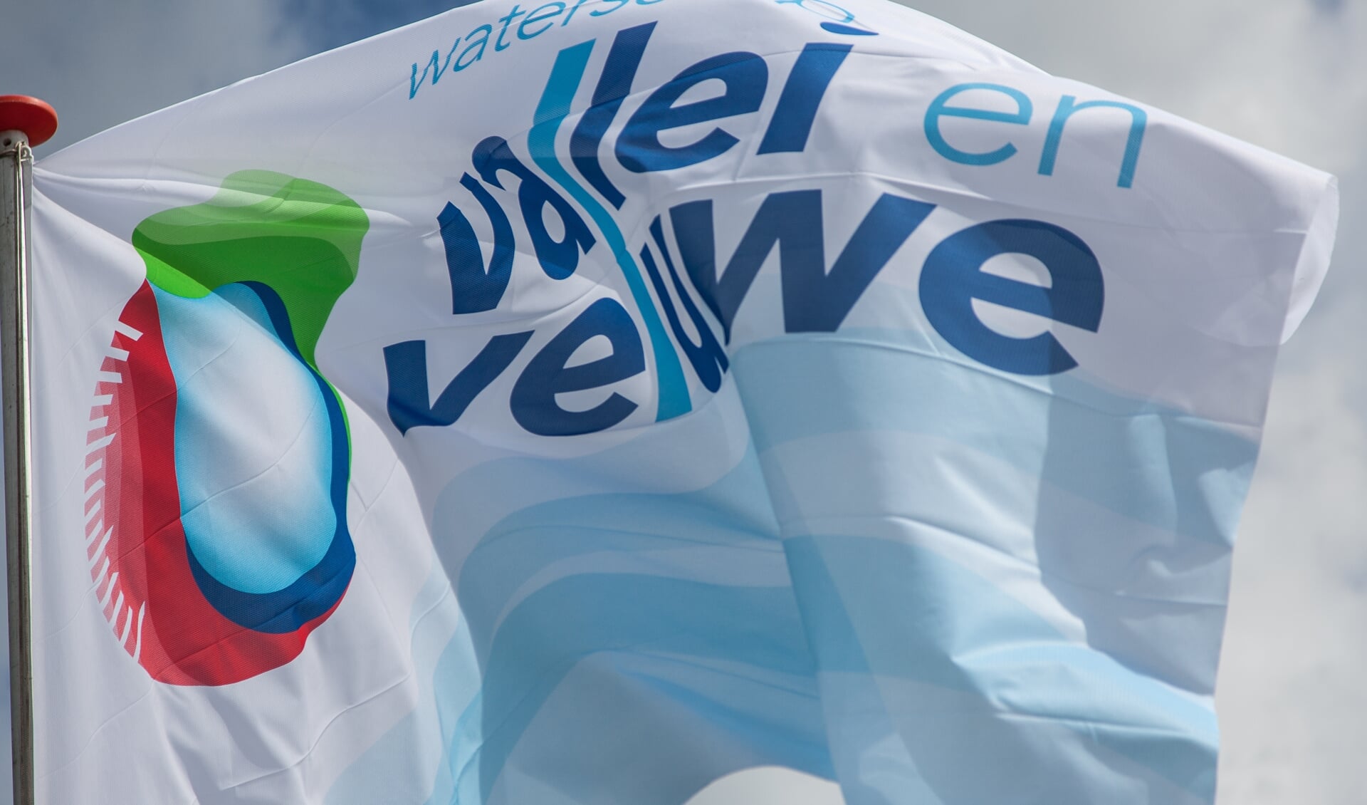 Vlag met logo van Waterschap Vallei en Veluwe.
