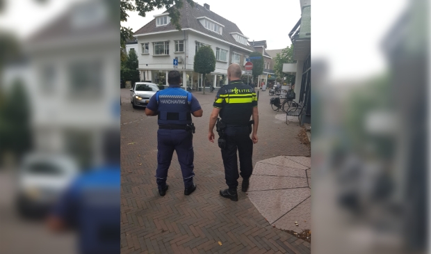 <p>Politie en gemeentelijke handhavers hebben gisteren een gezamenlijke handhavingsactie gehouden in de Laanstraat. </p>
