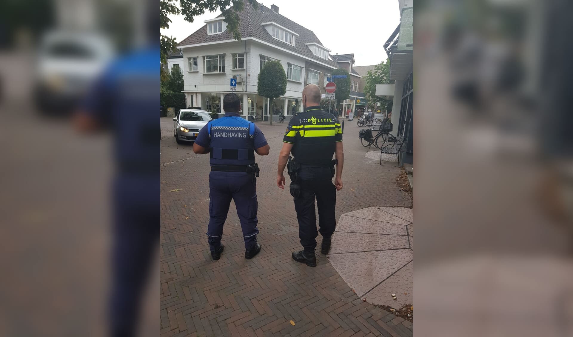 Politie en gemeentelijke handhavers hebben gisteren een gezamenlijke handhavingsactie gehouden in de Laanstraat. 