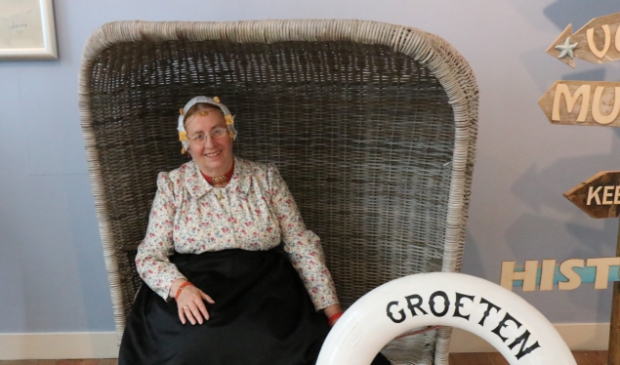 Strandstoel met Zandvoortse klederdracht