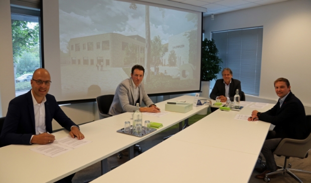 <p>Ondertekening contract bouw Brede School Dalemplein.</p>