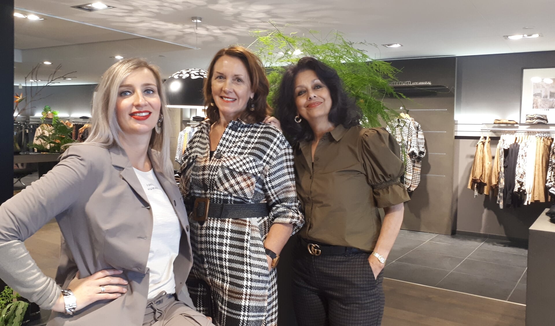 Bij FanFan la Tulipe staan stylisten Claudia Switser, Alie Diepenveen en eigenaresse Michèle Artinian klaar voor hun klanten.