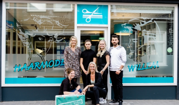 <p>Willem den Bleker jaagt zijn droom na, met de opening van drie nieuwe kapsalons.</p>