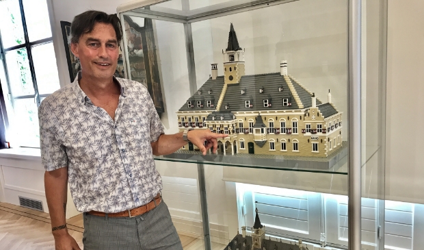 <p>De maquette van het voormalige Gorcumse stadhuis is - in Lego - gebouwd door Gorcumer Eduard Roza.</p>