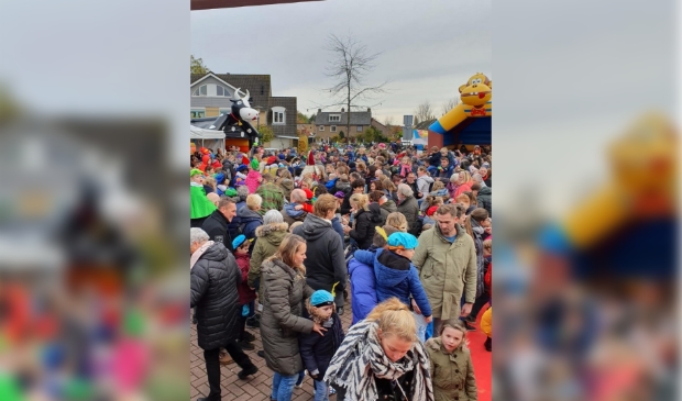 <p>Drukte tijdens Hooglandse Sinterklaasfeest vorig jaar.</p>