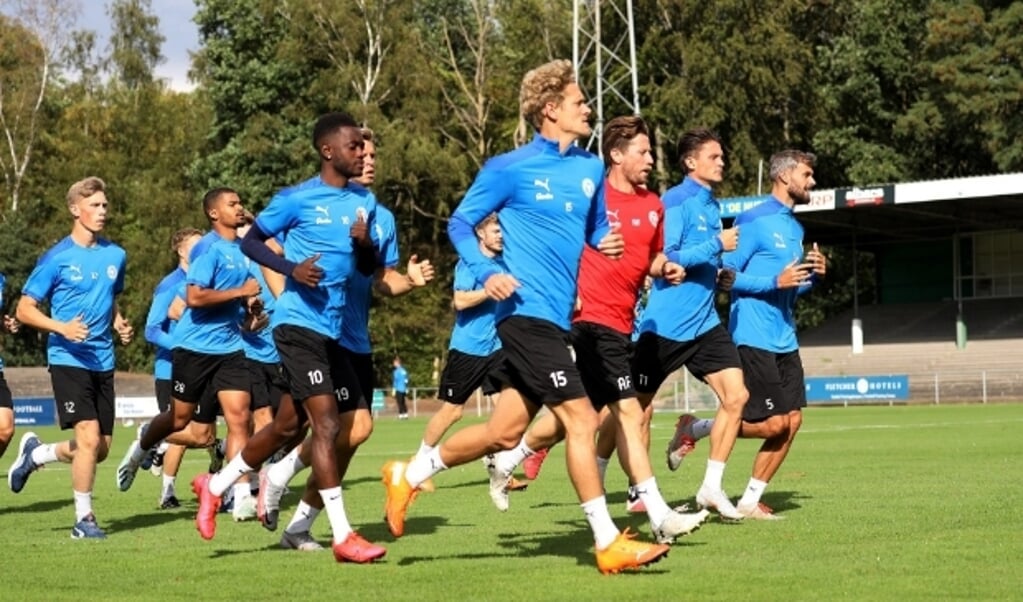 De selectie van Holstein Kiel, uitkomend in de tweede Bundesliga, trainde ruim een week op de fraaie grasmat van Stadion De Wageningse Berg.