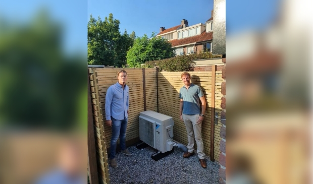 <p>D66 Fractievoorzitter Amstelveen – Harmen van der Steenhoven (links) en D66
Burgerraadslid Duurzaamheid – Maarten de Haan naast nieuwe warmtepomp van gerenoveerde en verduurzaamde jaren ’30 woning van Harmen in
Elsrijk.</p>