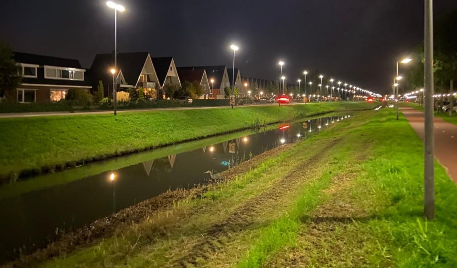 De Venneperweg in Nieuw-Vennep is ‘s nachts behoorlijk verlicht. 